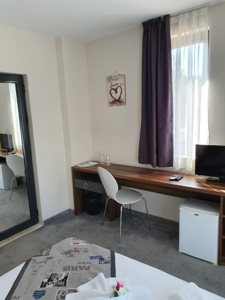 Family Hotel Novel City Burgas Room photo